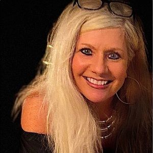 Meet your Posher, Debbie